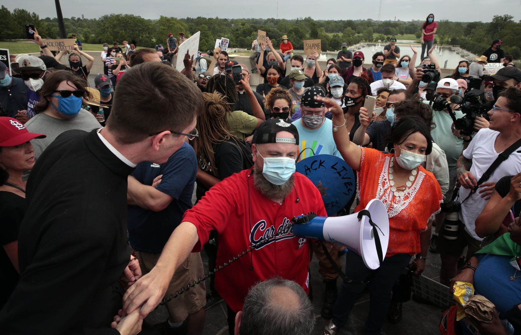 Protest over statue of St. Louis' namesake